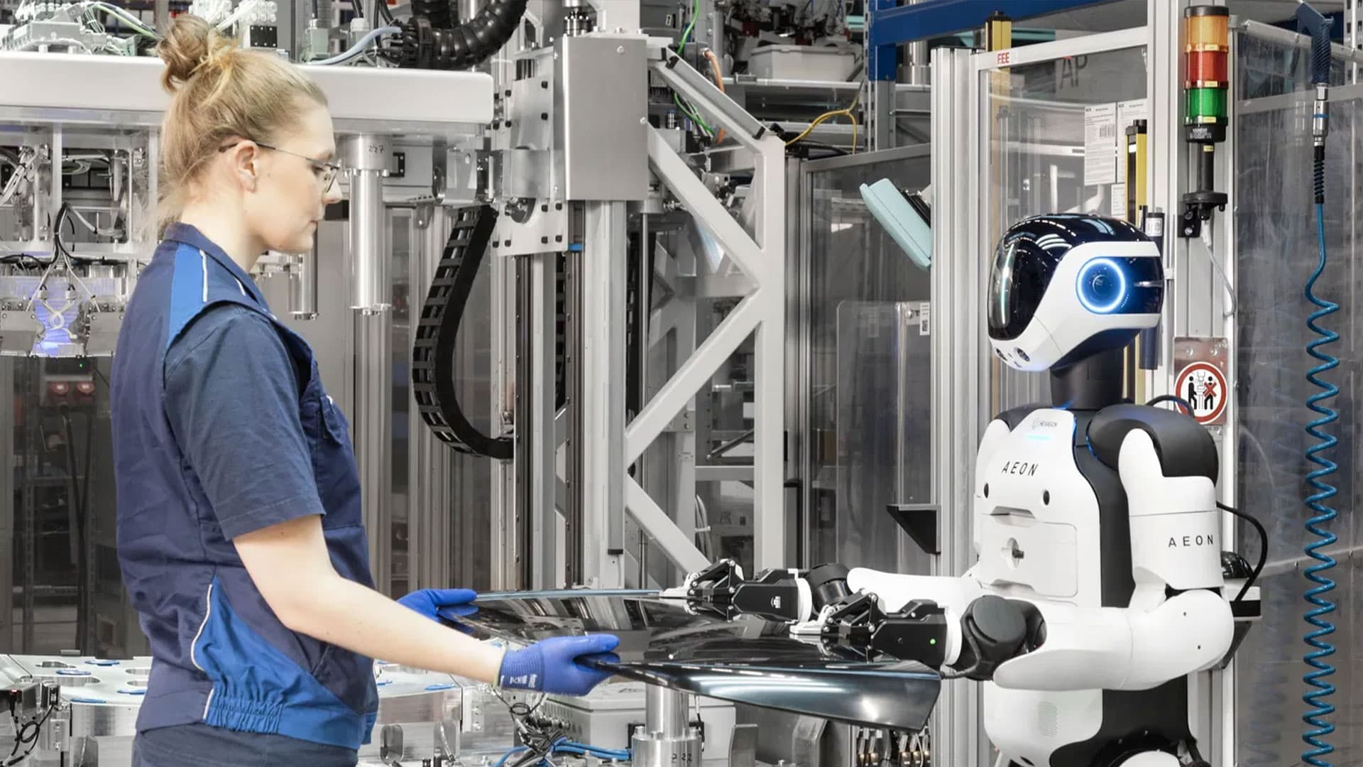 BMW និង គ្រោងដាក់មនុស្សយន្តតាមរោងចក្រផលិតរបស់ខ្លួនជំនួសមនុស្ស