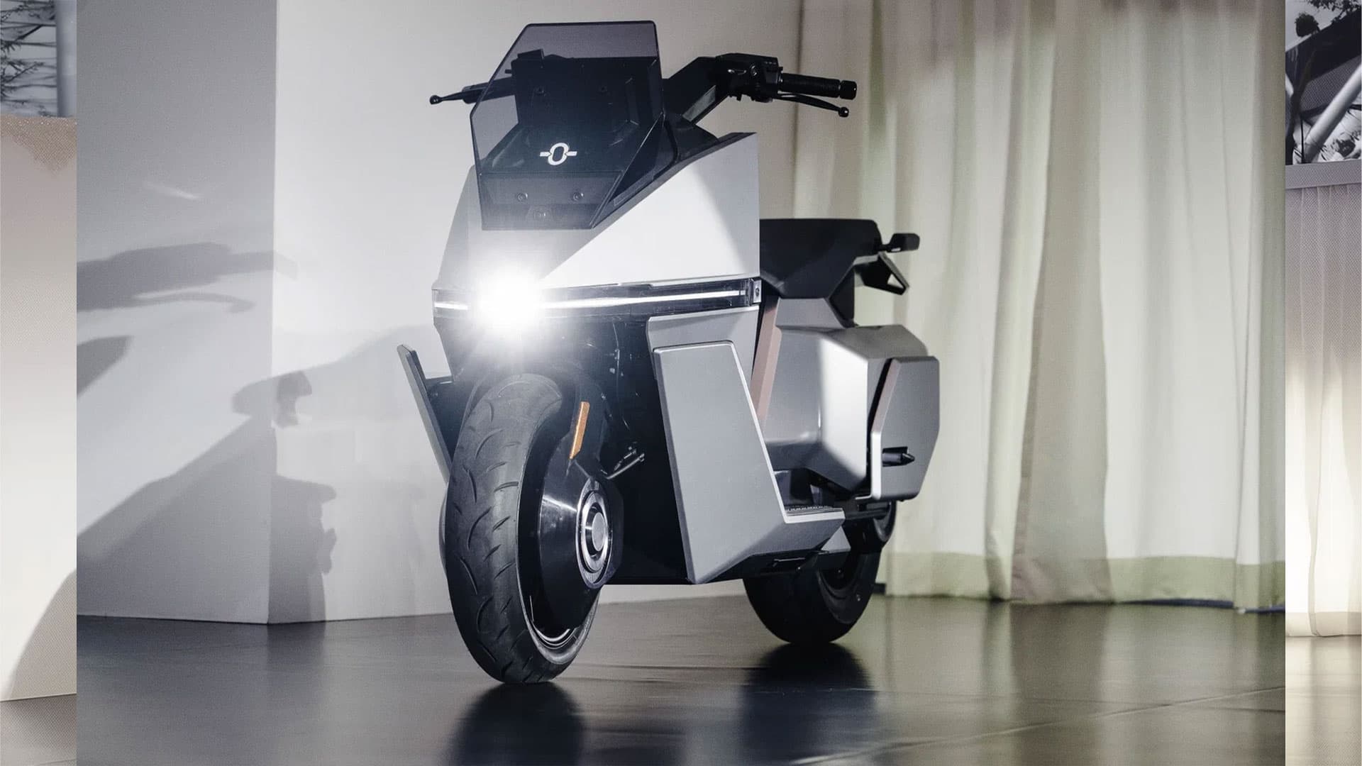 Omoway OMO-X ម៉ូតូស្កូតឺមានតុល្យភាពដោយខ្លួនឯង ចាប់ផ្តើមឈានចូលខ្សែសង្វាក់ផលិតកម្ម