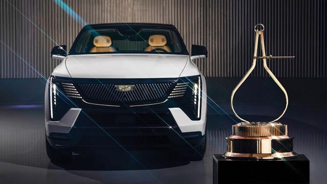 រថយន្ត Cadillac Escalade IQ ដោះស្រាយបញ្ហា EV តាមវិធីសាស្ត្របែបអាមេរិកាំងបុរាណ