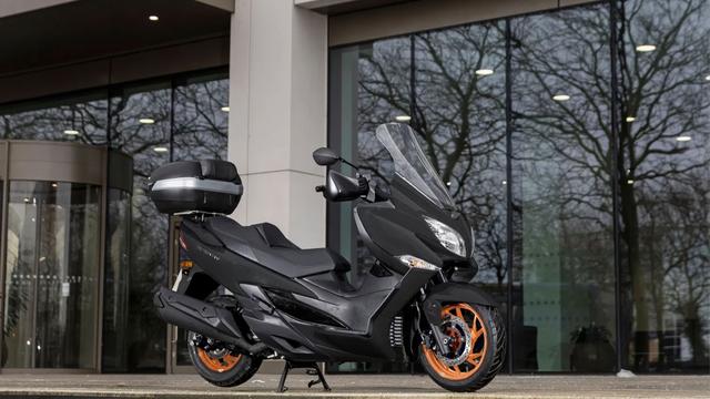 Suzuki បន្ថែមឈុតគ្រឿងតុបតែង (Commuter Pack) ដោយឥតគិតថ្លៃសម្រាប់ម៉ូដែល Burgman 400