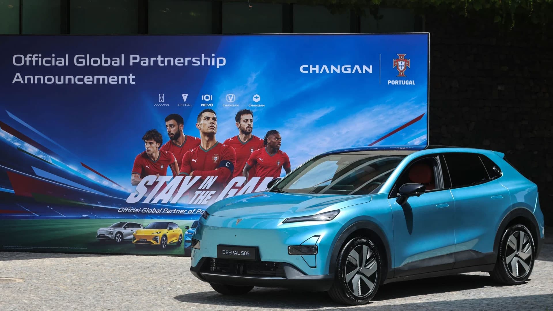 ក្រុមហ៊ុន Changan ចាប់ដៃគូជាមួយក្រុមបាល់ទាត់ព័រទុយហ្គាល់៖ ឱ្យតែទាត់ចូលមួយគ្រាប់ = ថែមឡាន Deepal «ហ្វ្រី» មួយគ្រឿង នៅក្នុងប្រទេសចិន កំឡុងពេលប្រកួត World Cup